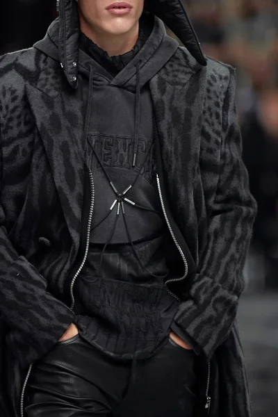 Look 150